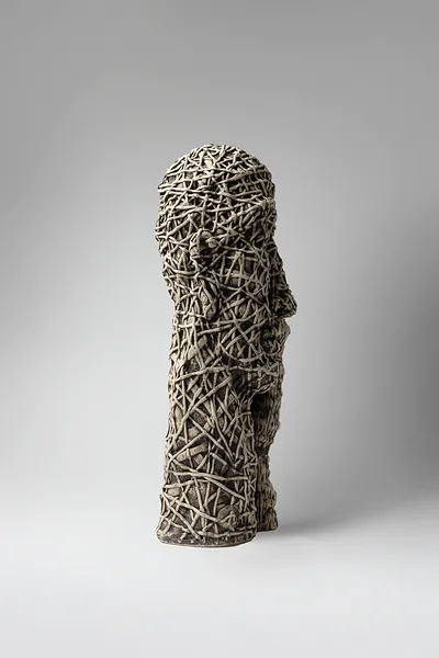 Зображення "Think" від Людмила Давиденко, розмір: 42х16х15, медіум: Скульптура, серія: Голова, ціна: €1200 Фото 2 з 3.