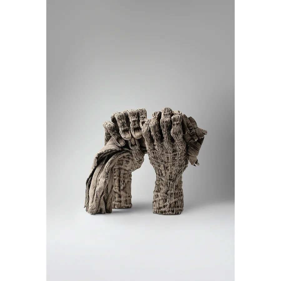 Зображення "To squeeze" від Людмила Давиденко, розмір: 25х29х22, медіум: Скульптура, серія: Голова, ціна: €700 Фото 1 з 3.